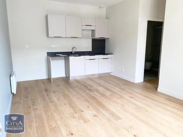 Appartement à louer 2 pièces 38.4m² Fontenay-le-Comte (85200)