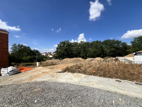 Terrain
        
        - 795 m² Exclusivité 63 800 € *