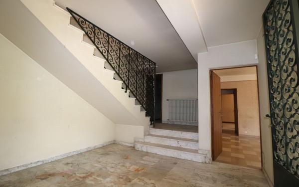 Maison à vendre    7 pièces • 218 m2 Roquevaire