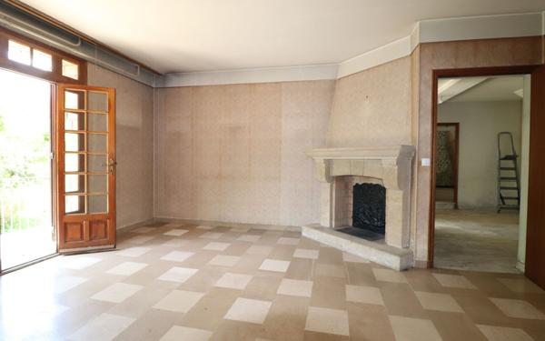 Maison à vendre    7 pièces • 218 m2 Roquevaire