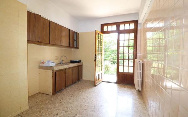 Maison à vendre    7 pièces • 218 m2 Roquevaire