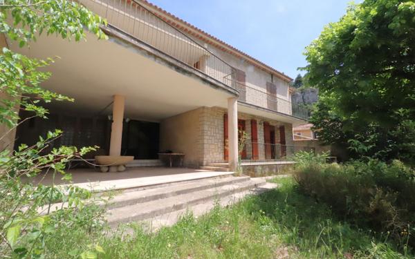 Maison à vendre    7 pièces • 218 m2 Roquevaire
