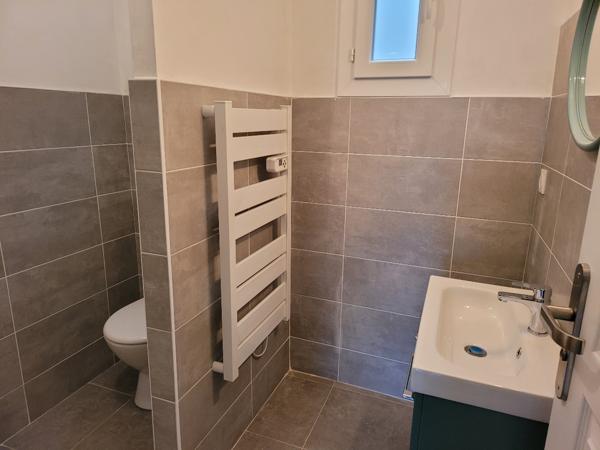 SAINT SATURNIN LES AVIGNON - APPARTEMENT DE 36 M² AVEC TERRASSE (au 1er étage) EN DUPLEX A LOUER