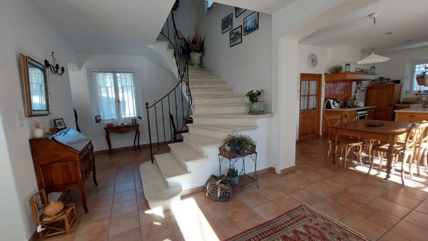 Maison à vendre à Cabannes – 3 chambres, piscine, jardin clos et stationnement