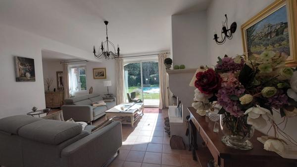 Maison à vendre à Cabannes – 3 chambres, piscine, jardin clos et stationnement
