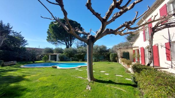 Maison à vendre à Cabannes – 3 chambres, piscine, jardin clos et stationnement