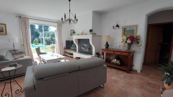 Maison à vendre à Cabannes – 3 chambres, piscine, jardin clos et stationnement