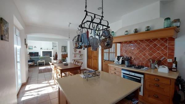 Maison à vendre à Cabannes – 3 chambres, piscine, jardin clos et stationnement