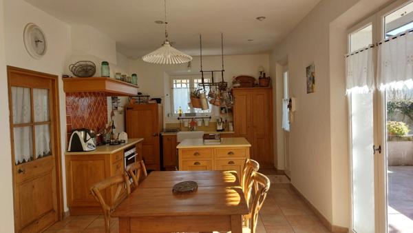 Maison à vendre à Cabannes – 3 chambres, piscine, jardin clos et stationnement