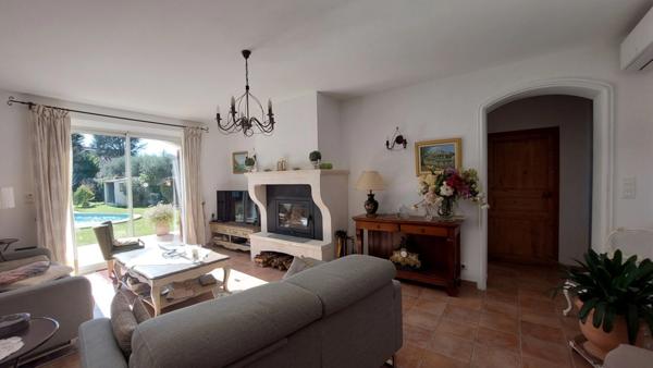 Maison à vendre à Cabannes – 3 chambres, piscine, jardin clos et stationnement