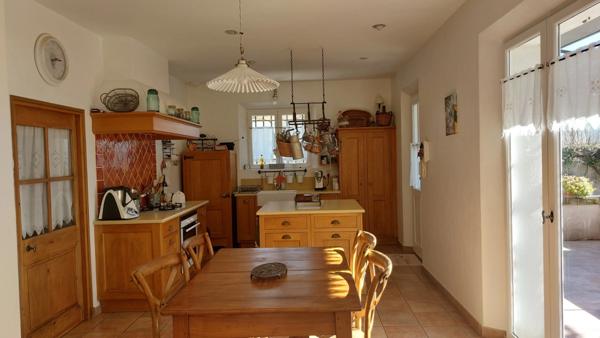Maison à vendre à Cabannes – 3 chambres, piscine, jardin clos et stationnement