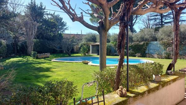 Maison à vendre à Cabannes – 3 chambres, piscine, jardin clos et stationnement