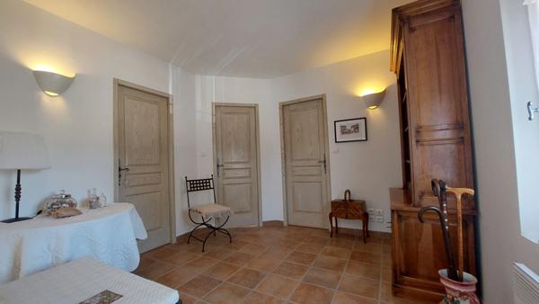 Maison à vendre à Cabannes – 3 chambres, piscine, jardin clos et stationnement