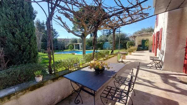 Maison à vendre à Cabannes – 3 chambres, piscine, jardin clos et stationnement