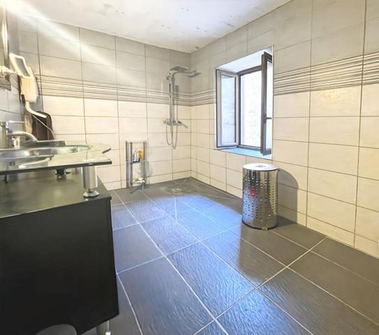 EXCLUSIVITÉ  MAISON DE VILLAGE À RÉNOVER 105 m²  3 CHAMBRES