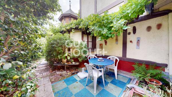 MAISON À VENDRE DE 7 PIÈCES DE 121,83 M²