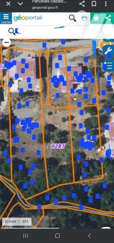 terrain constructible de 1794 m2 avec viabilité en bordure et chemin d'accès créé avec réseaux.