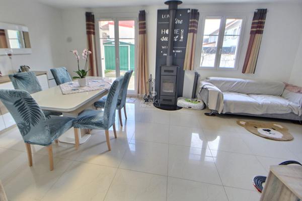 Maison Chanteloup Les Vignes 6 pièce(s) 90 m2 336 000 € **  - Référence  1074