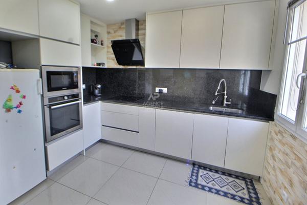 Maison Chanteloup Les Vignes 6 pièce(s) 90 m2 336 000 € **  - Référence  1074