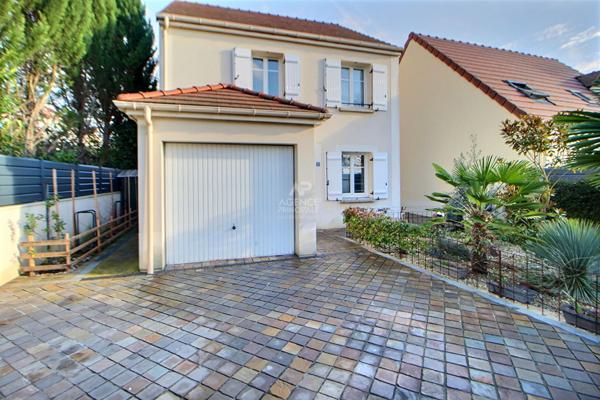 Maison Chanteloup Les Vignes 6 pièce(s) 90 m2 336 000 € **  - Référence  1074