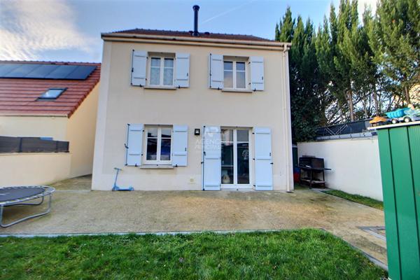 Maison Chanteloup Les Vignes 6 pièce(s) 90 m2 336 000 € **  - Référence  1074