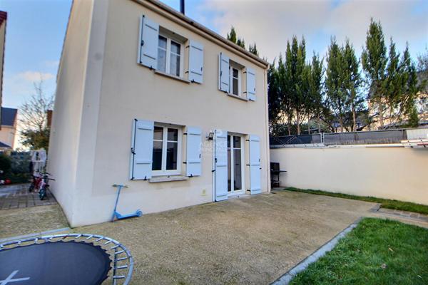 Maison Chanteloup Les Vignes 6 pièce(s) 90 m2 336 000 € **  - Référence  1074