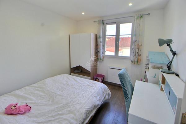 Maison Chanteloup Les Vignes 6 pièce(s) 90 m2 336 000 € **  - Référence  1074