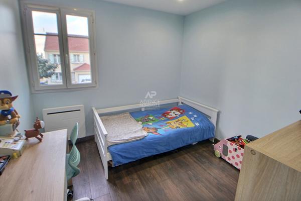 Maison Chanteloup Les Vignes 6 pièce(s) 90 m2 336 000 € **  - Référence  1074