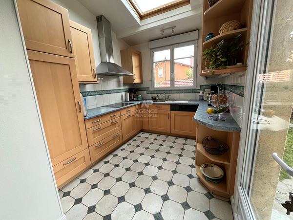 QUARTIER POSTE 8min GARE HOUILLES Maison Meulière 7 pièce(s) 118 m2 799 000 € **  - Référence  419