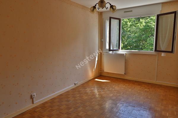 FRANCHEVILLE LE BAS - T4 - proche commodités - Traversant - Séjour Sud Ouest