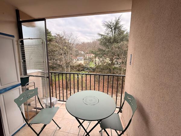 FRANCHEVILLE LE BAS - T4 - proche commodités - Traversant - Séjour Sud Ouest