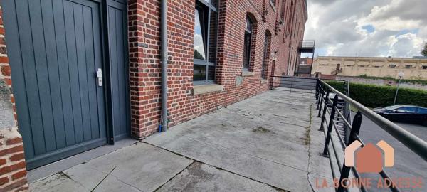 LOFT AVEC TERRASSE ET PARKING PRIVATIF