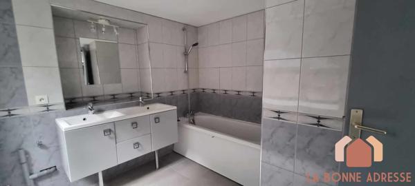 LOFT AVEC TERRASSE ET PARKING PRIVATIF