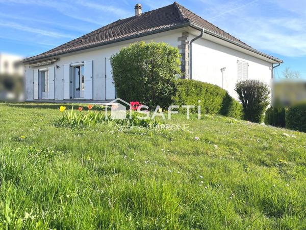 Maison de caractère – 195 m² habitables sur un terrain arboré de 8,60 ares avec deux belles terrasses et deux garages.– Environnement privilégié