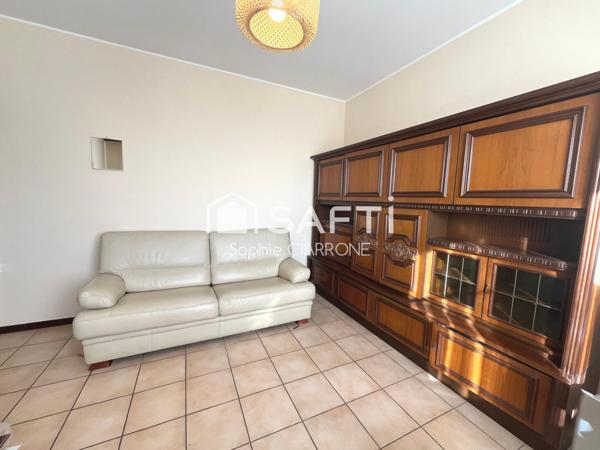 Maison de caractère – 195 m² habitables sur un terrain arboré de 8,60 ares avec deux belles terrasses et deux garages.– Environnement privilégié