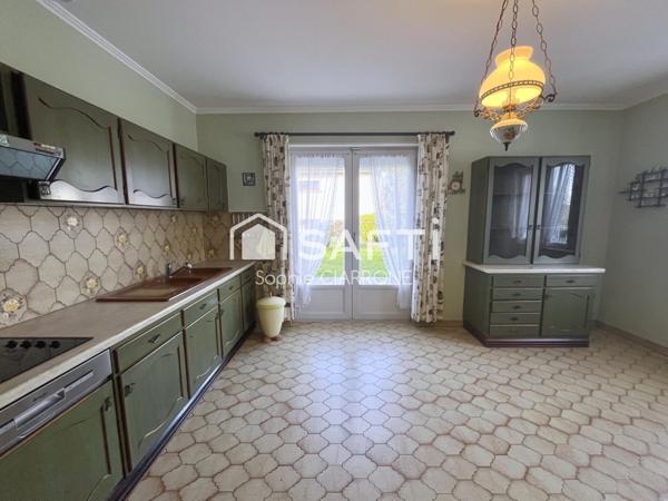 Maison de caractère – 195 m² habitables sur un terrain arboré de 8,60 ares avec deux belles terrasses et deux garages.– Environnement privilégié