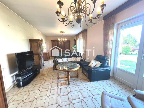 Maison de caractère – 195 m² habitables sur un terrain arboré de 8,60 ares avec deux belles terrasses et deux garages.– Environnement privilégié