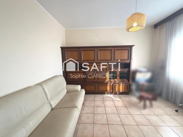 Maison de caractère – 195 m² habitables sur un terrain arboré de 8,60 ares avec deux belles terrasses et deux garages.– Environnement privilégié