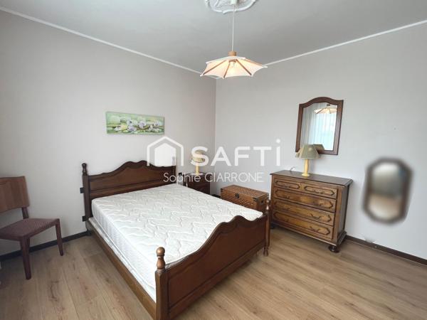 Maison de caractère – 195 m² habitables sur un terrain arboré de 8,60 ares avec deux belles terrasses et deux garages.– Environnement privilégié