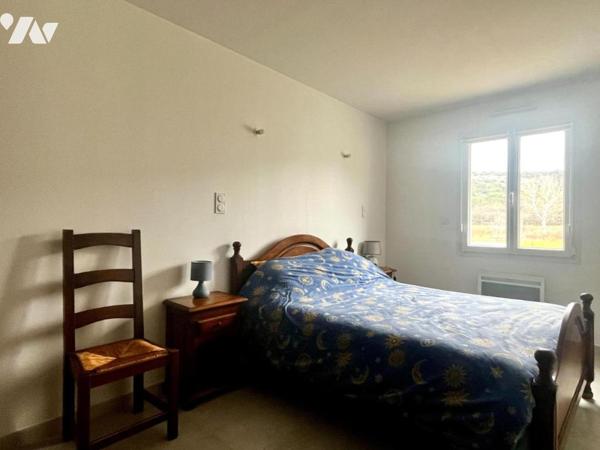 Villa contemporaine de plain-pied composée de 2 habitations à CHUSCLAN avec terrain piscinable