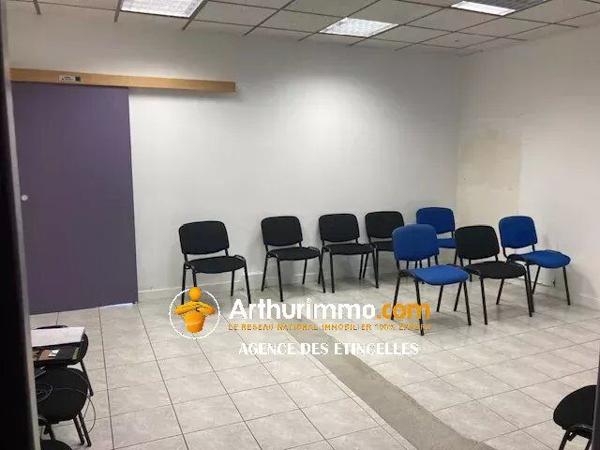 Vente                                                      Local commercial
                        
                     3 pièces                      57 m2                     à Martigné-Ferchaud