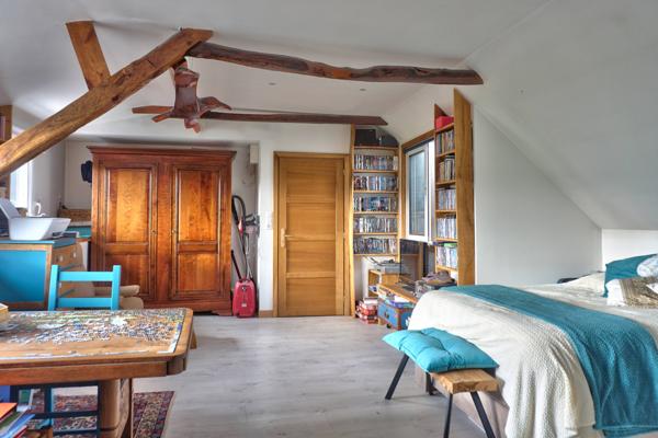 Guingamp (22200) Longère en pierre avec gîte et dépendances à 5 mn de Guingamp.