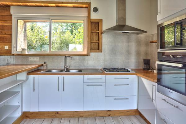 Guingamp (22200) Longère en pierre avec gîte et dépendances à 5 mn de Guingamp.