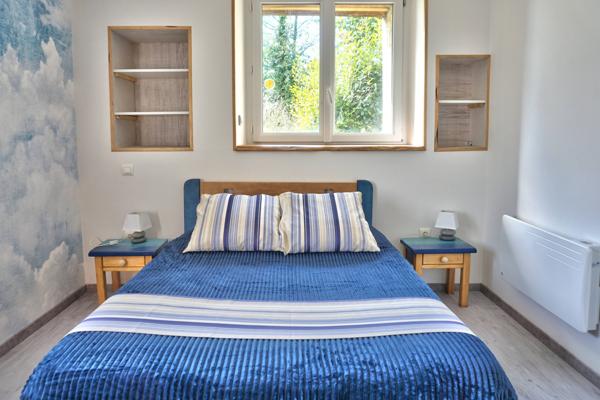 Guingamp (22200) Longère en pierre avec gîte et dépendances à 5 mn de Guingamp.