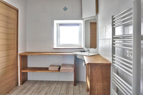 Guingamp (22200) Longère en pierre avec gîte et dépendances à 5 mn de Guingamp.