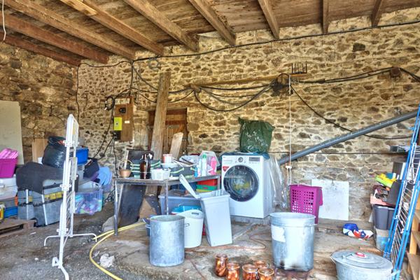 Guingamp (22200) Longère en pierre avec gîte et dépendances à 5 mn de Guingamp.