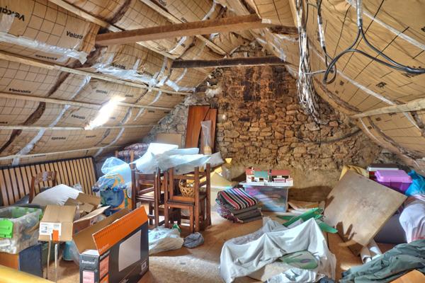 Guingamp (22200) Longère en pierre avec gîte et dépendances à 5 mn de Guingamp.