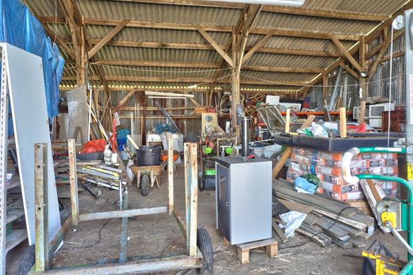 Guingamp (22200) Longère en pierre avec gîte et dépendances à 5 mn de Guingamp.