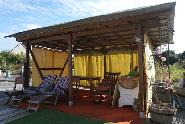 Guingamp (22200) Longère en pierre avec gîte et dépendances à 5 mn de Guingamp.