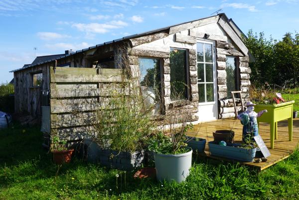 Guingamp (22200) Longère en pierre avec gîte et dépendances à 5 mn de Guingamp.